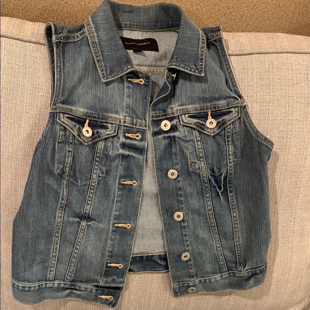 Banana Republic Denim Vest with Button Details EXCELLENT CONDITION